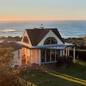 The Quarters Ocean-View Chalet, Gisborne